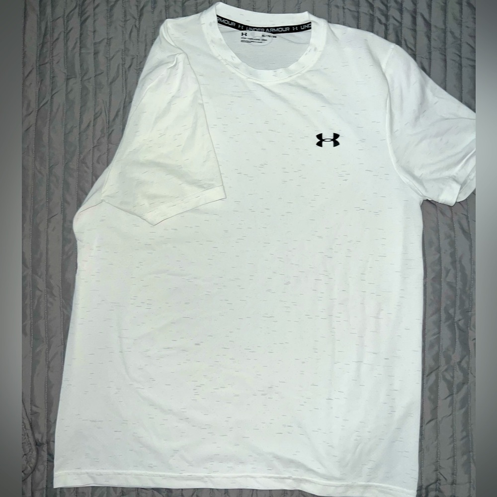 NWOT UNDER ARMOR MENS SHIRT XL